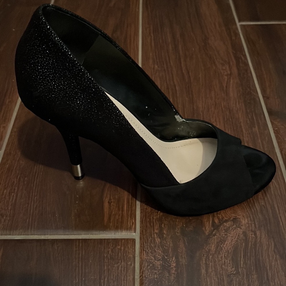 BCBGeneration Izzie Heels - Picture 3 of 7